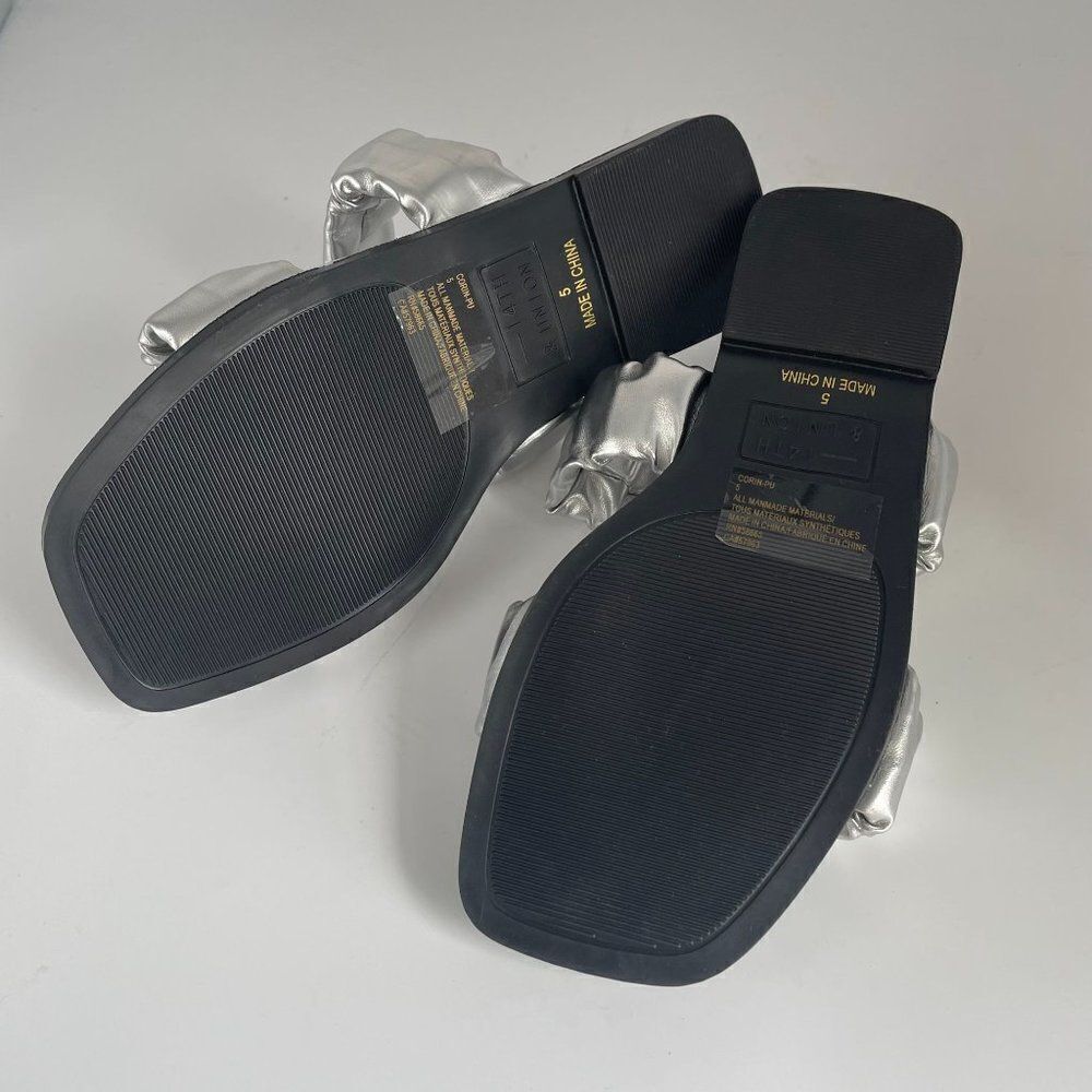 Silver Metallic Puffy Padded Sandal Shoe Square Toe Sz 5 Summer Vacation Casual - Picture 6 of 7